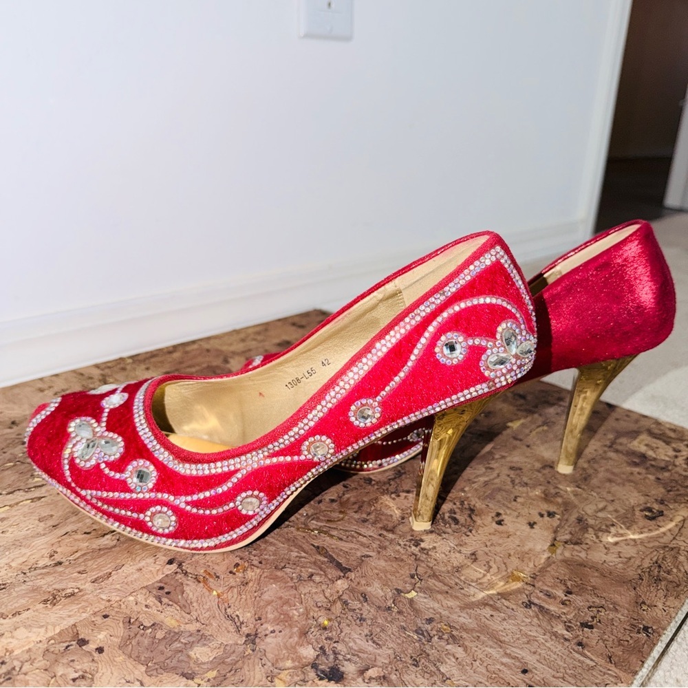 Siren Red Gem Embellished Floral Pattern Gold Wedding Ready Dancing Heels ๐ - Picture 4 of 8